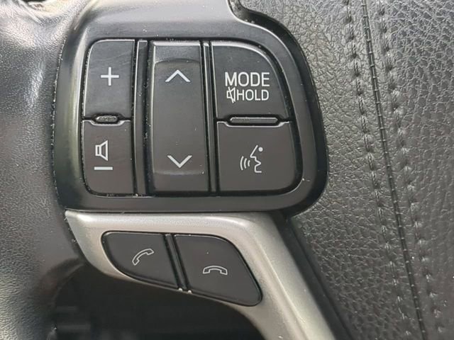 Used 2018 Toyota Highlander SE AWD/4WD image 25