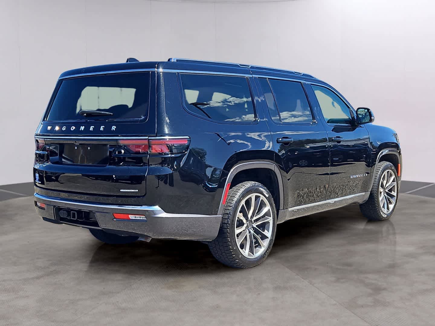 Used 2022 Jeep Wagoneer Series III w/ Premium Group I AWD/4WD image 4
