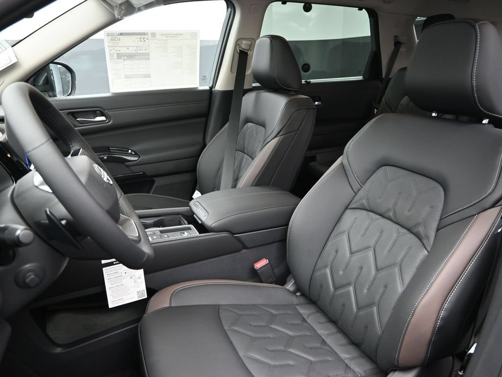 New 2026 Nissan Pathfinder Platinum FWD image 18