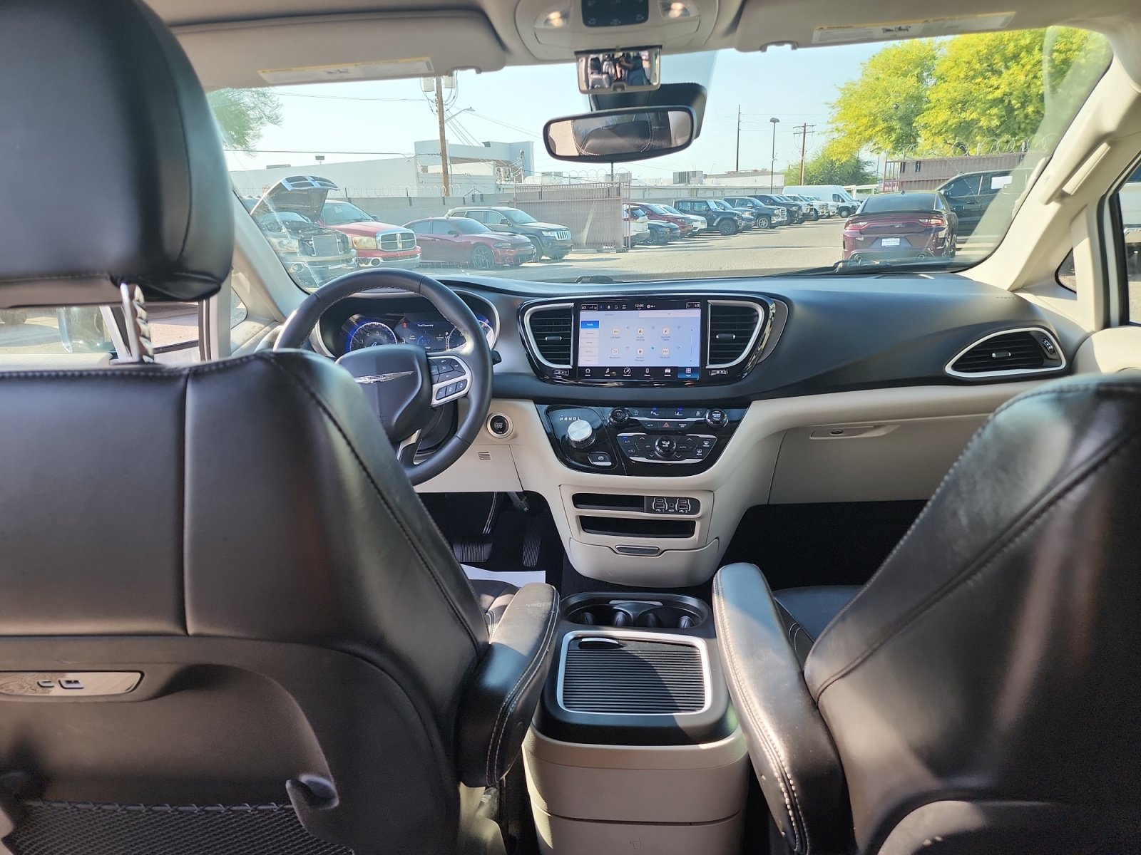 Used 2024 Chrysler Pacifica Touring-L FWD image 32