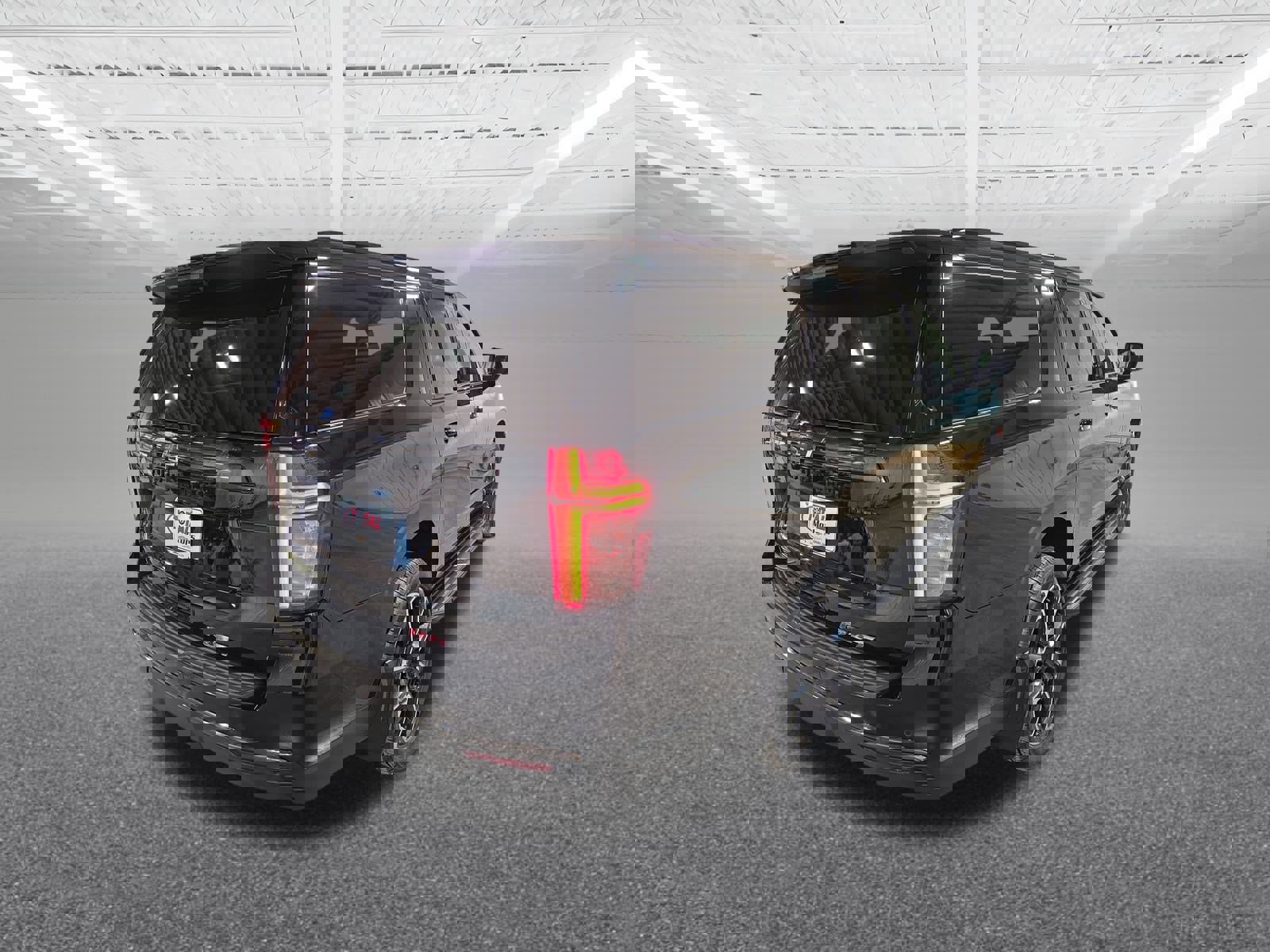 Used 2021 Chevrolet Suburban RST image 6