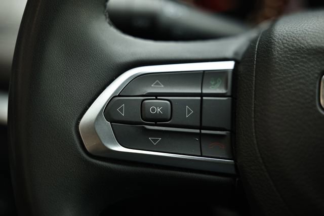 Used 2024 Jeep Compass Latitude image 32