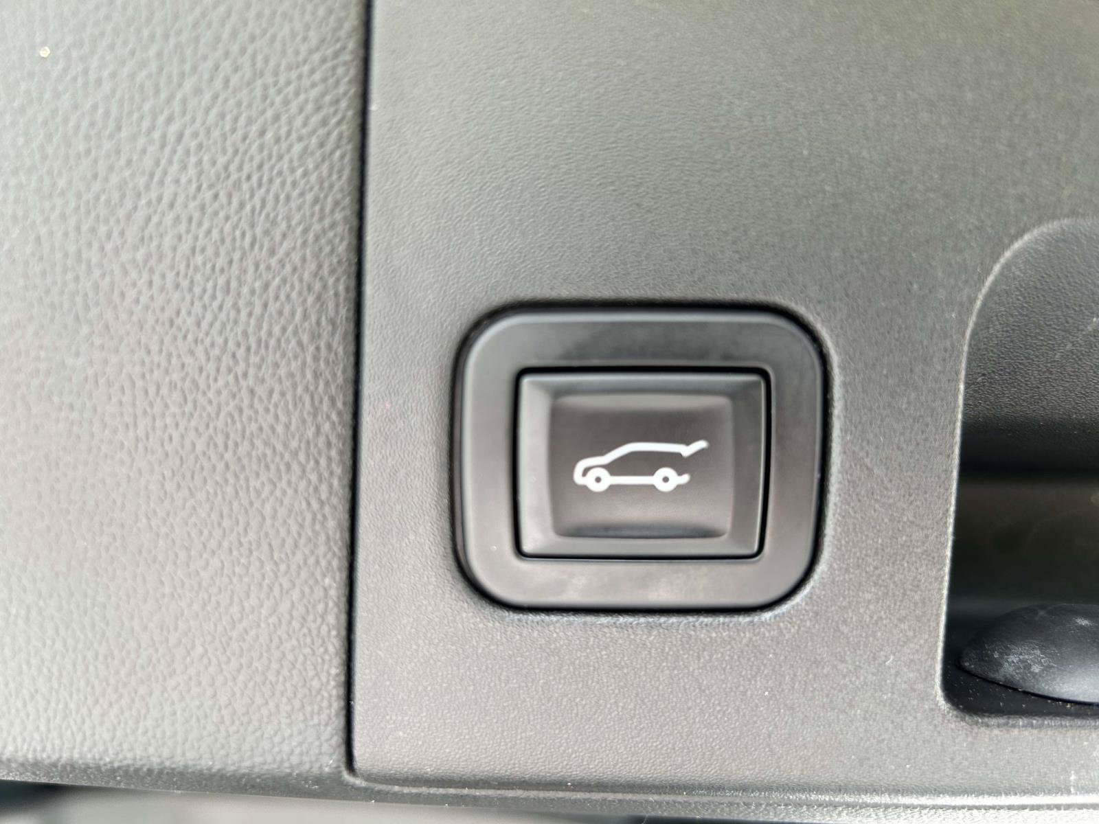 Used 2018 Cadillac XT5 Premium Luxury FWD image 11