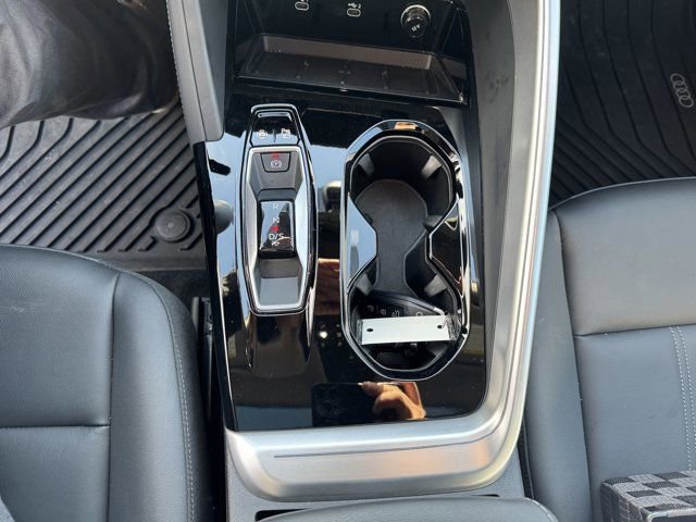 Used 2025 Audi Q5 Premium w/ Convenience Package AWD/4WD image 21