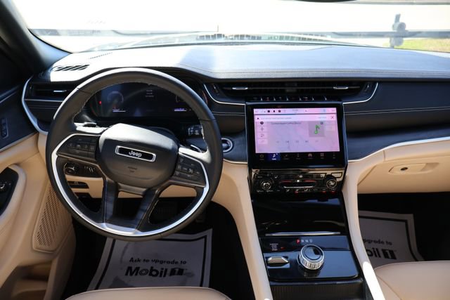 Used 2024 Jeep Grand Cherokee Limited image 12