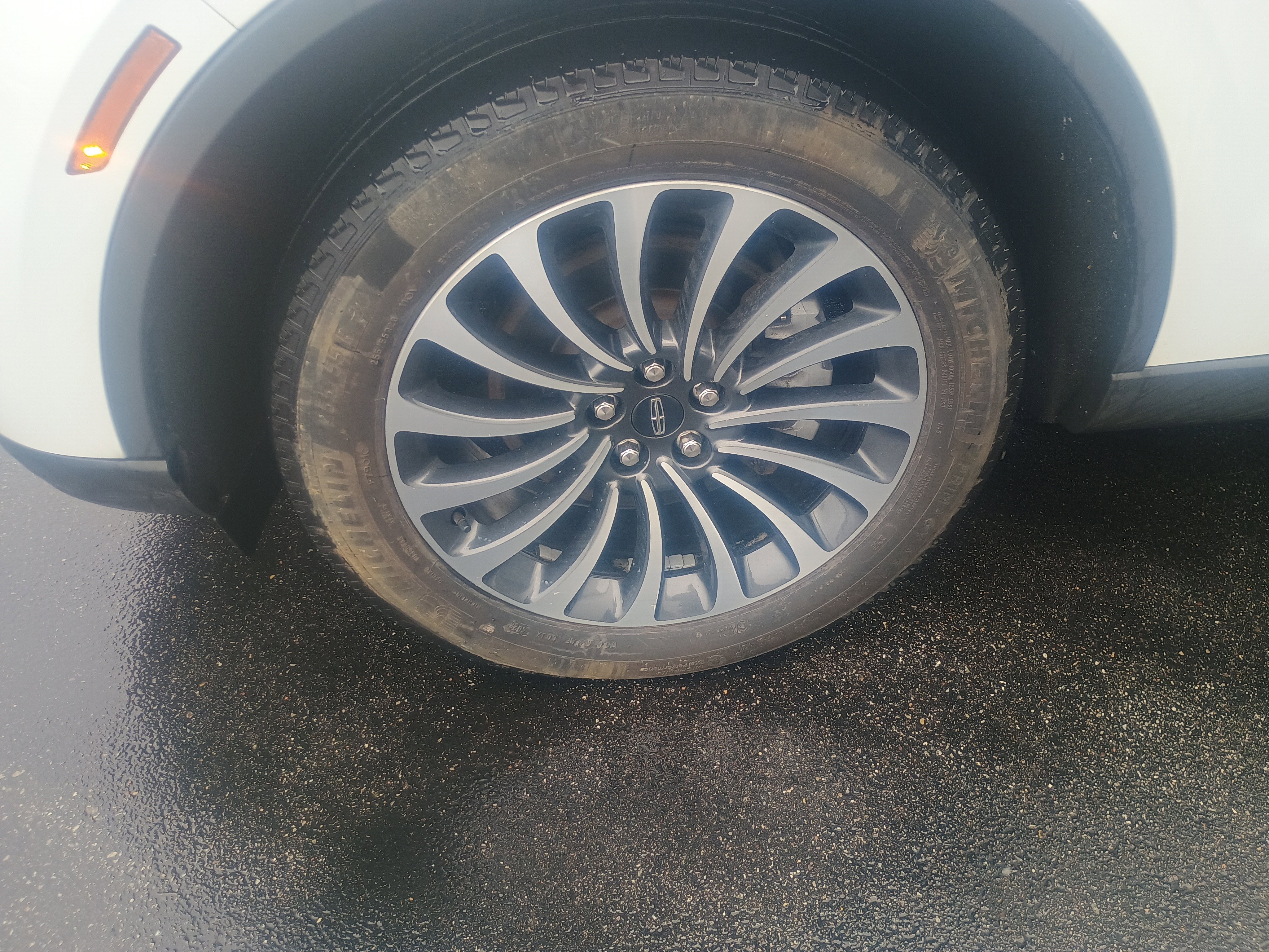 Used 2023 Lincoln Aviator Reserve image 4