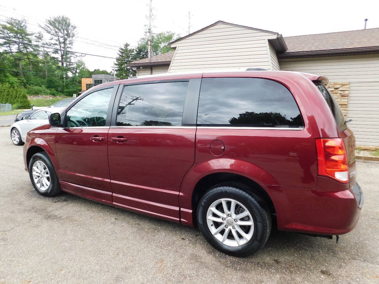 Used 2018 Dodge Grand Caravan SXT FWD image 13