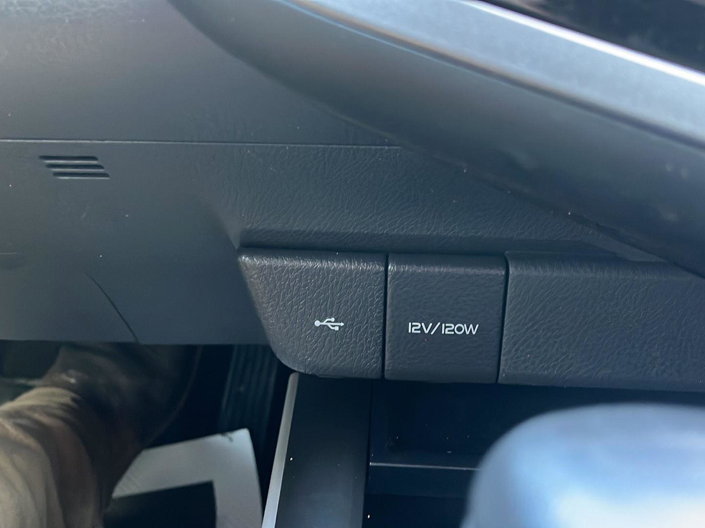 Used 2021 Toyota Camry SE w/ Cold Weather Package image 21