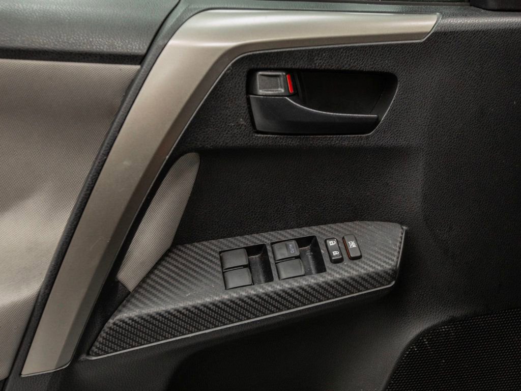 Used 2015 Toyota RAV4 LE image 23