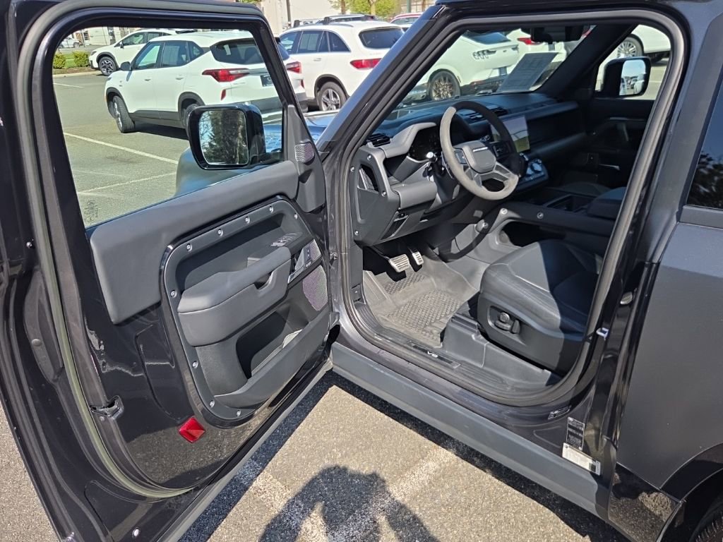 Used 2023 Land Rover Defender 90 V8 image 10