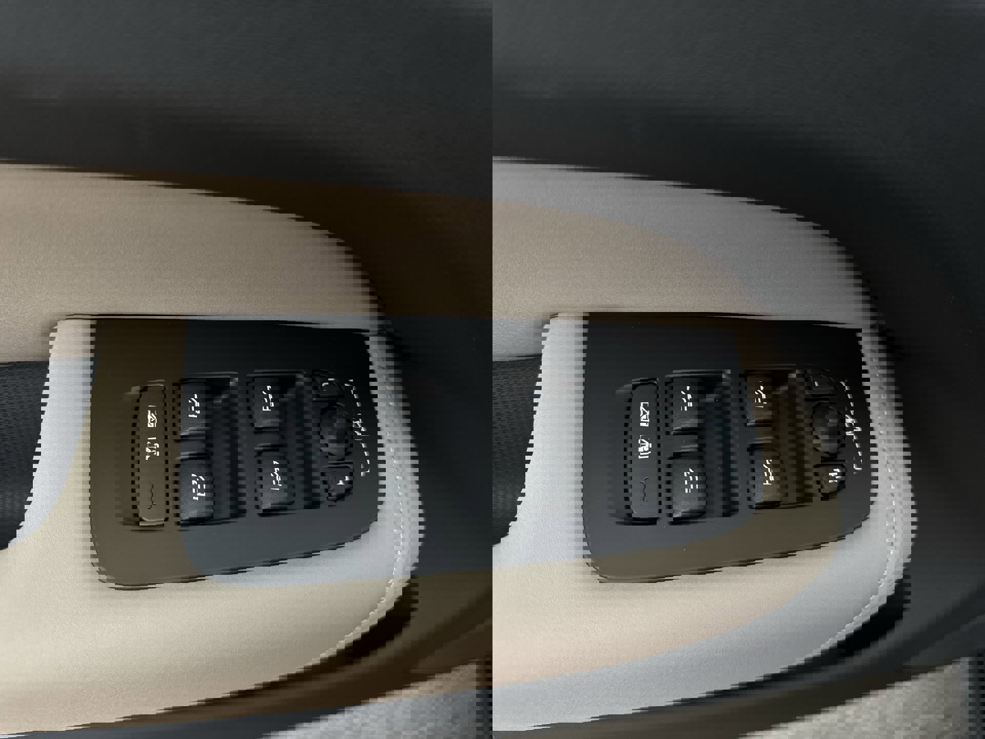 New 2026 Volvo XC60 T8 Plus w/ Protection Package Premier image 24