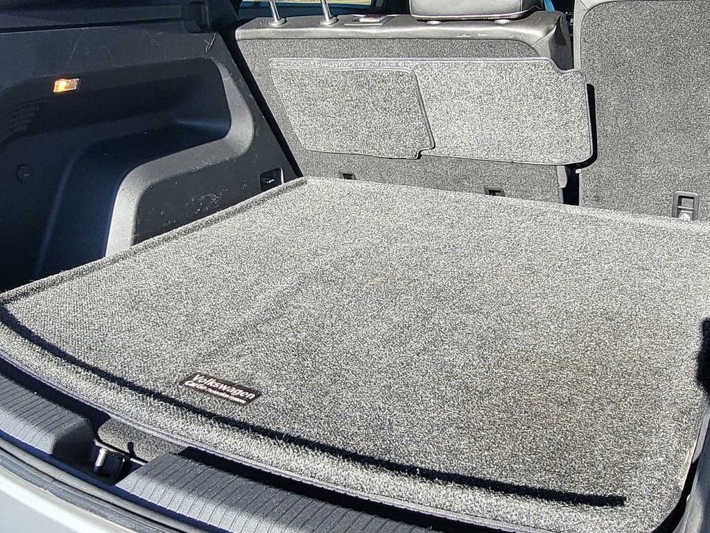 Used 2022 Volkswagen Atlas Cross Sport SEL R-Line image 33