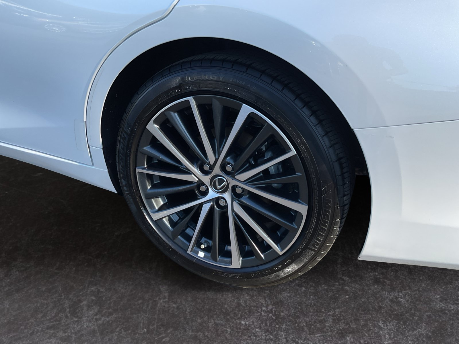 Used 2025 Lexus ES 300h w/ Premium Package FWD image 9