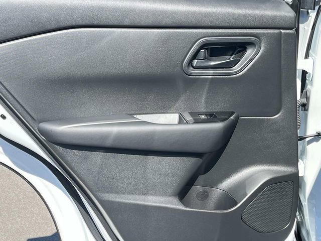 Used 2025 Nissan Rogue S FWD image 20