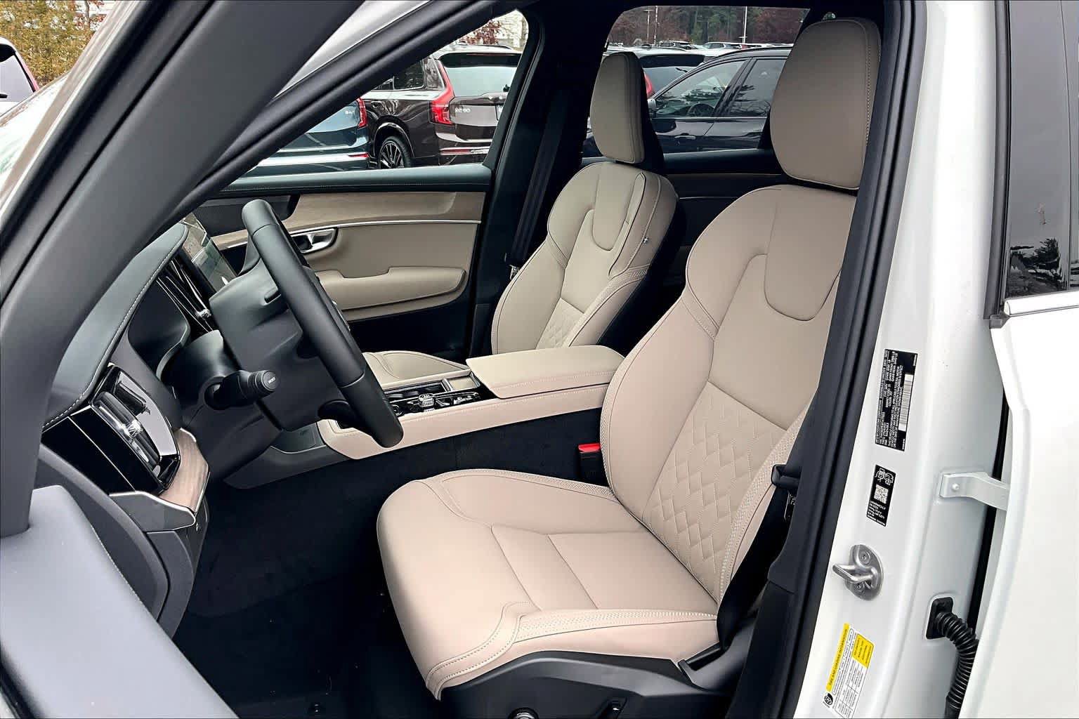 New 2026 Volvo XC90 B6 Plus w/ Protection Package Premier AWD/4WD image 12