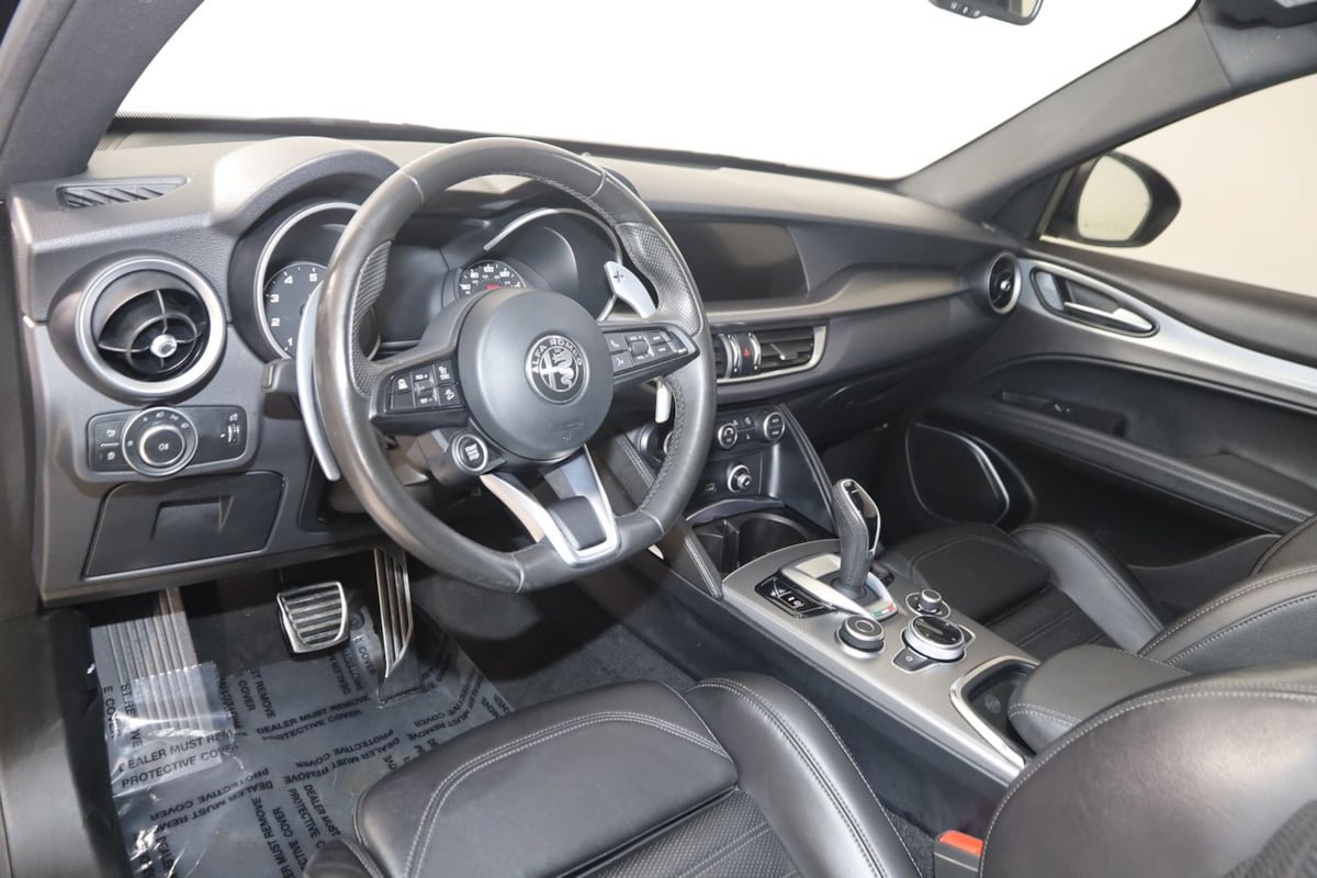 Used 2023 Alfa Romeo Stelvio Veloce AWD/4WD image 25
