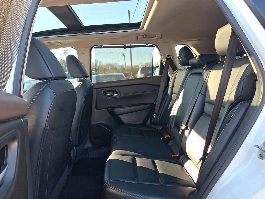 Used 2023 Nissan Rogue SL w/ SL Premium Package image 11