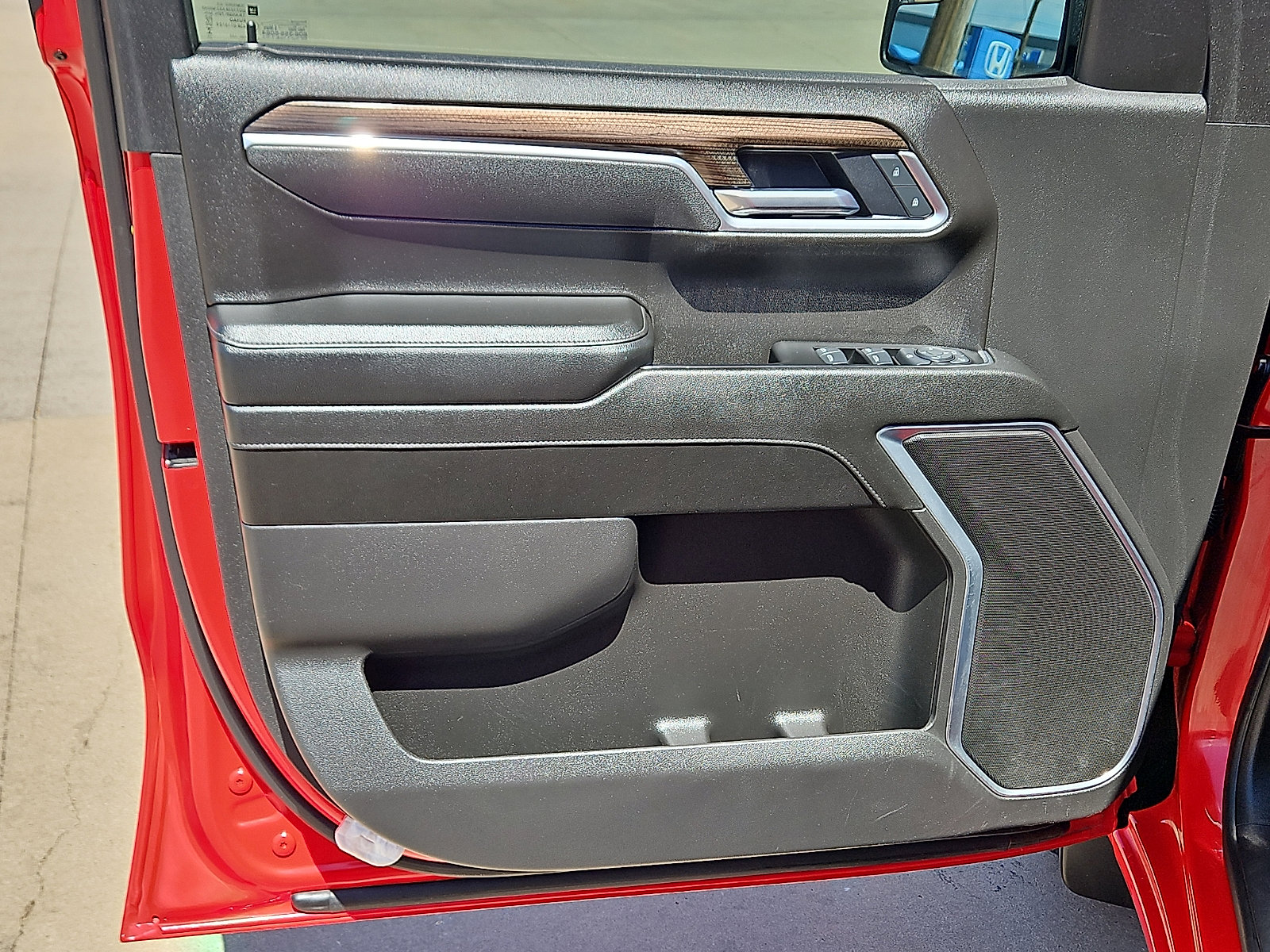 Used 2025 Chevrolet Silverado 1500 LT RWD image 12