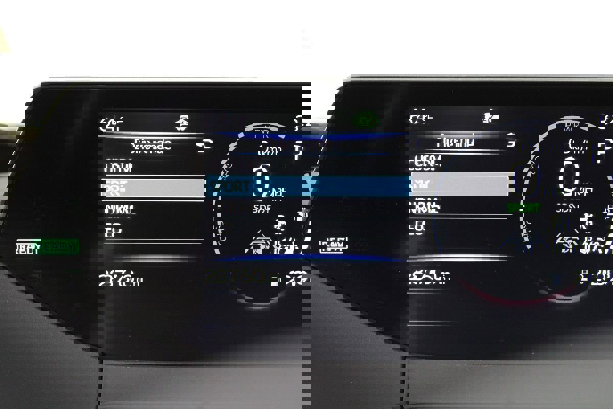 Used 2024 Toyota Prius LE image 12