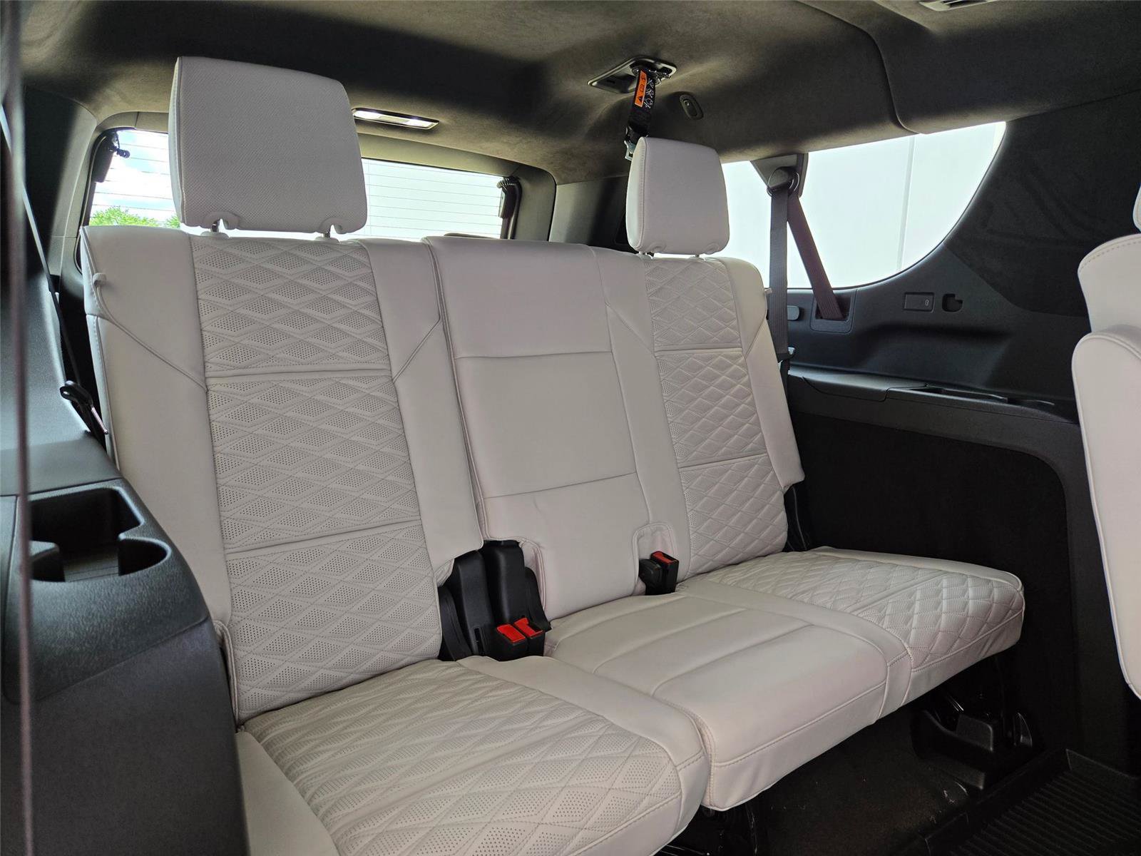 New 2026 Cadillac Escalade ESV Platinum Sport w/ LPO, Floor Liner Package AWD/4WD image 33