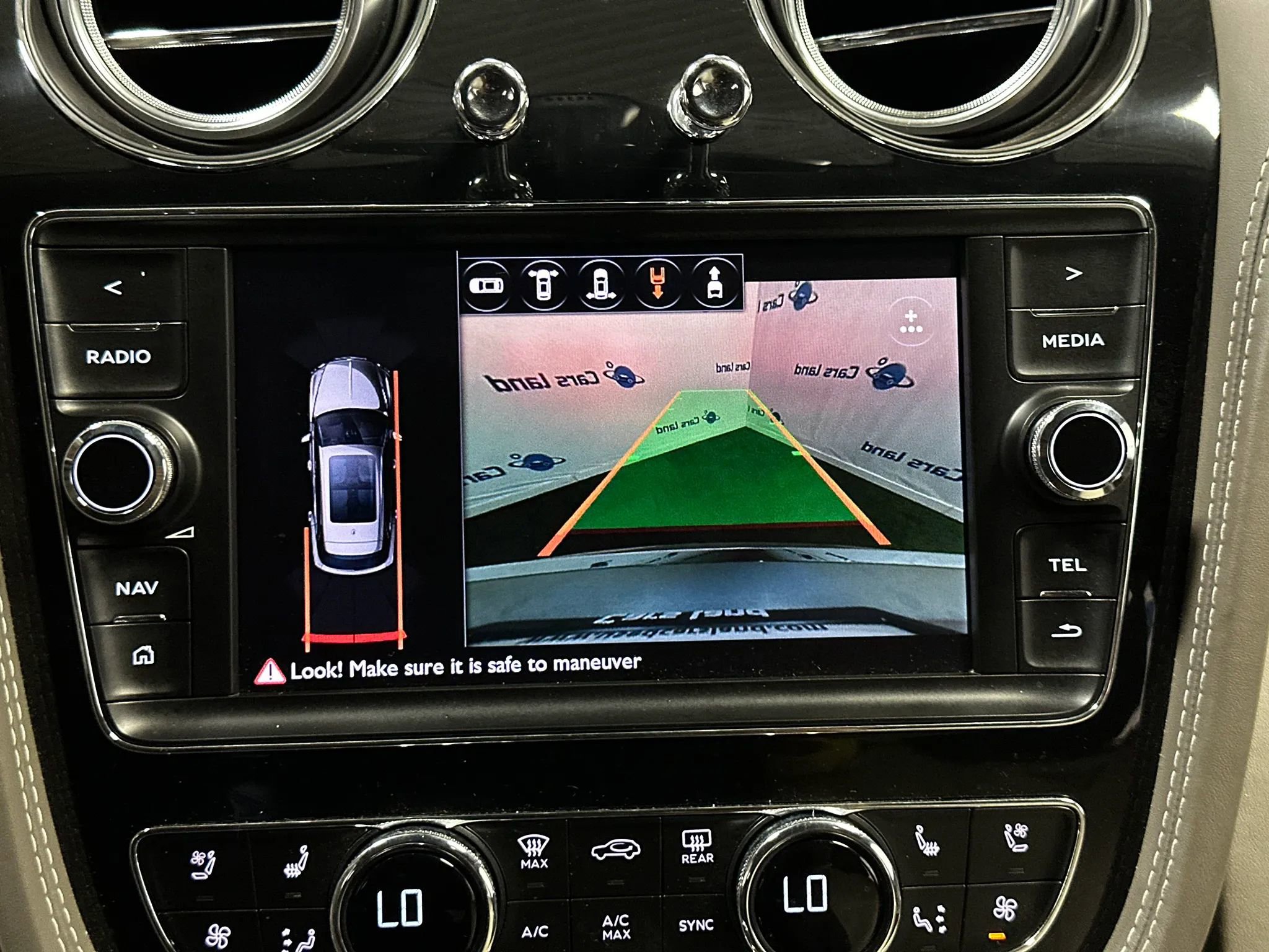 Used 2018 Bentley Bentayga AWD/4WD image 46