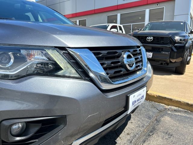 Used 2017 Nissan Pathfinder SL AWD/4WD image 4