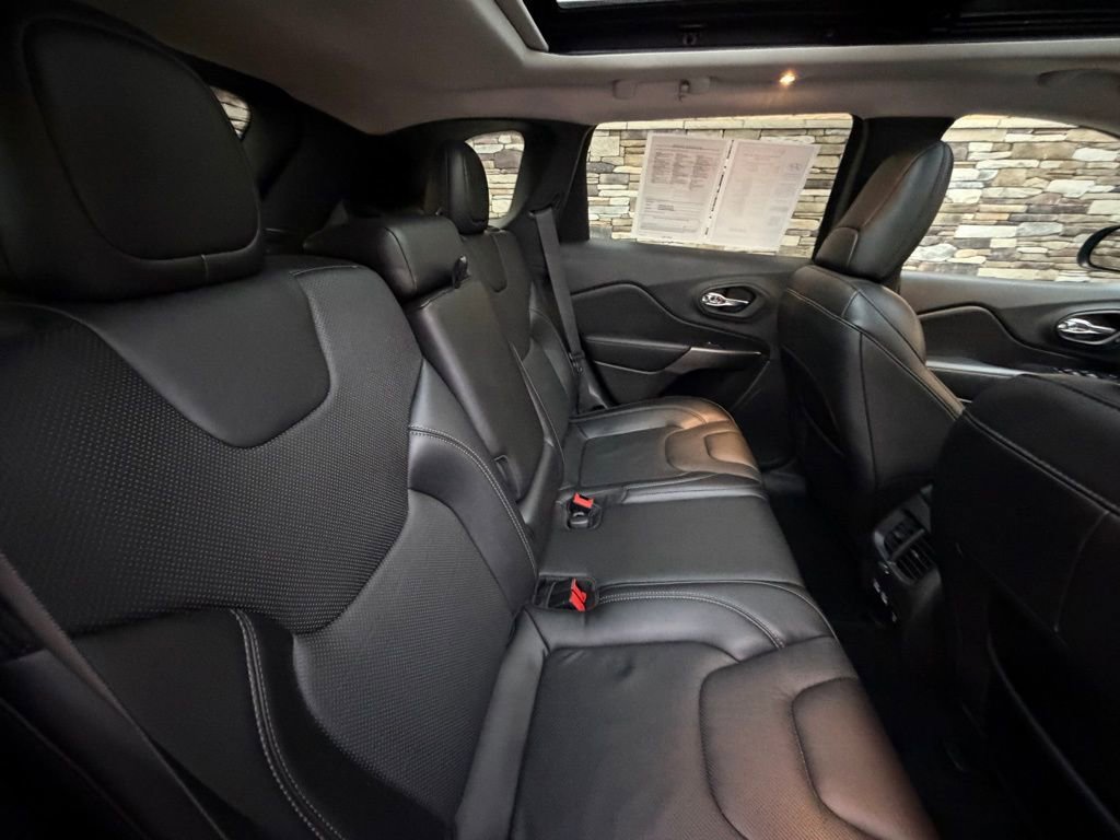 Used 2021 Jeep Cherokee Limited image 32