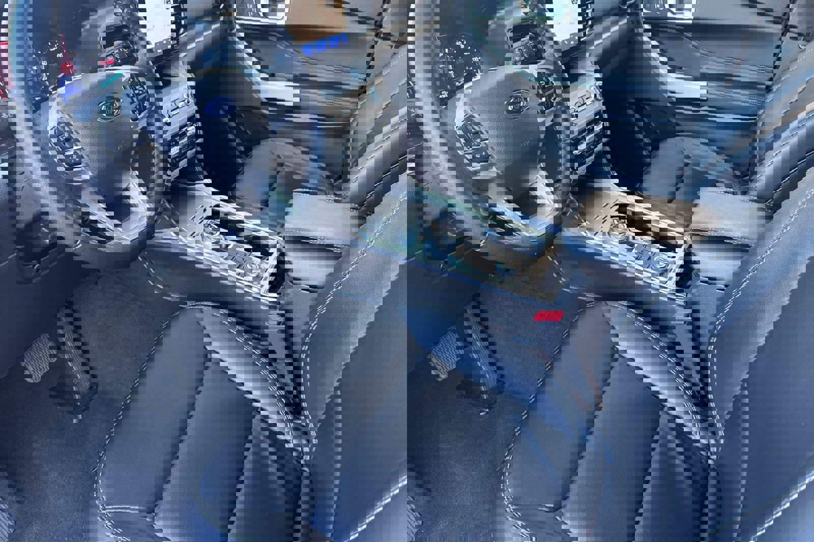 Certified 2022 Ford Explorer XLT w/ Equipment Group 202A image 11