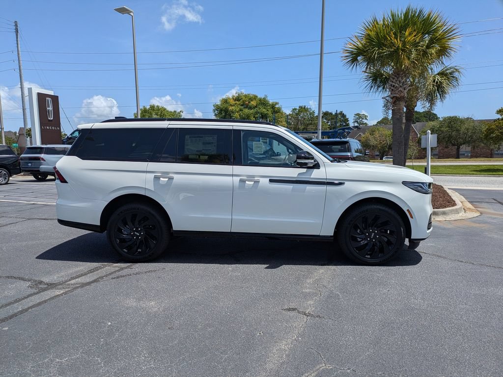 New 2027 Lincoln Navigator Reserve w/ Jet Appearance Package AWD/4WD image 3