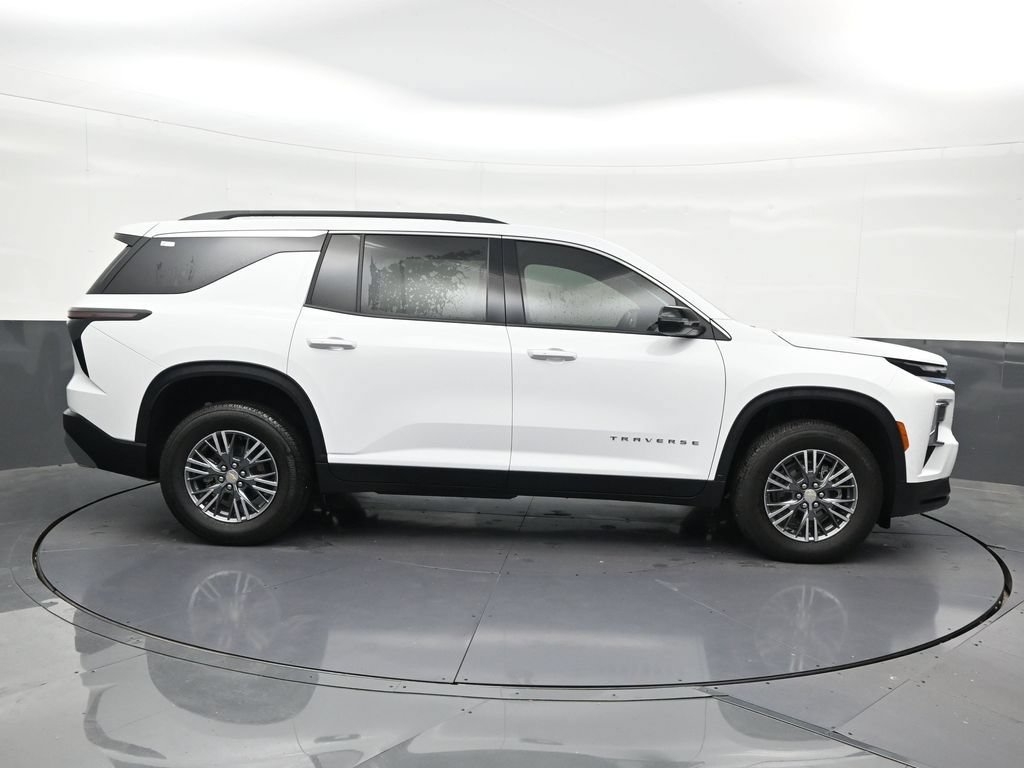 Used 2026 Chevrolet Traverse LT FWD image 7