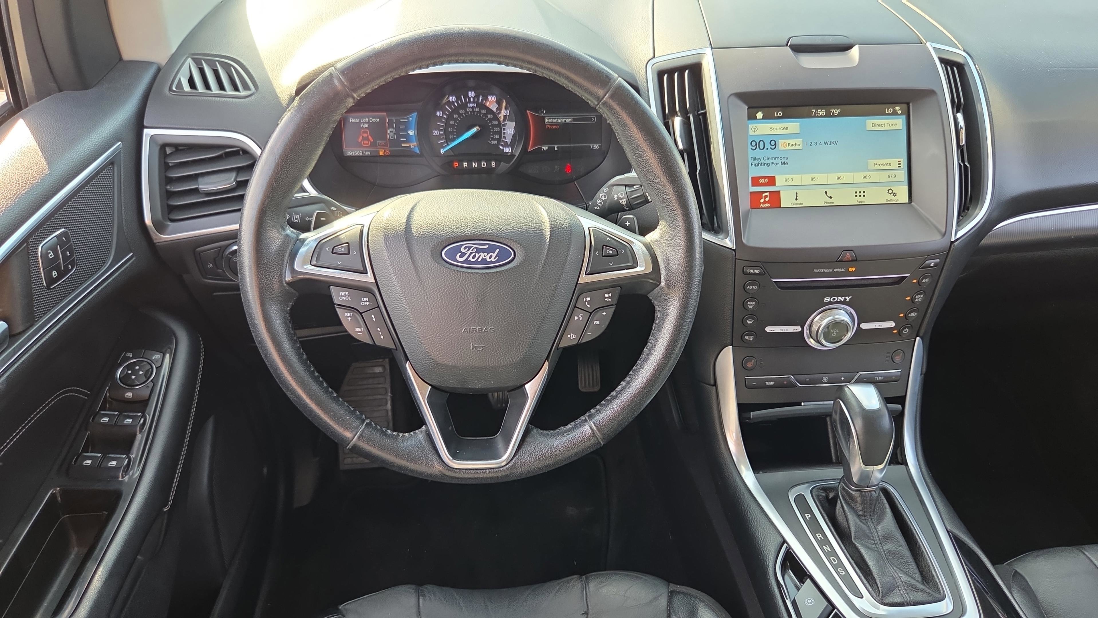 Used 2018 Ford Edge Titanium w/ Ford Safe & Smart Package FWD image 11