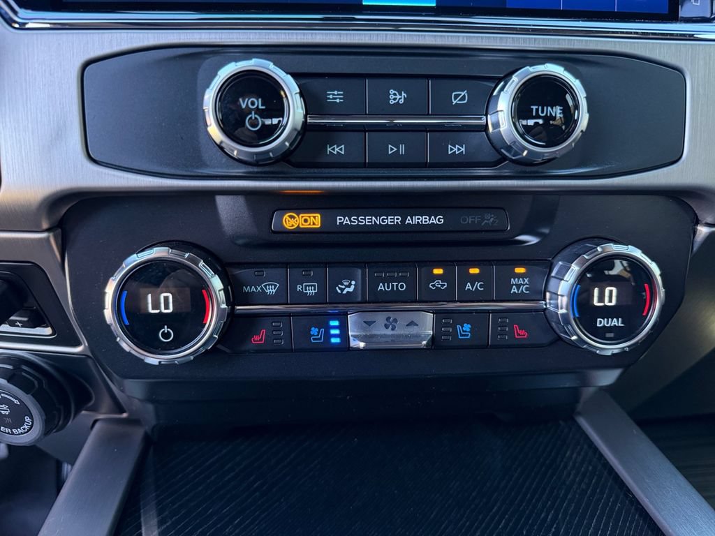 Used 2022 Ford F350 Platinum w/ FX4 Off-Road Package AWD/4WD image 17
