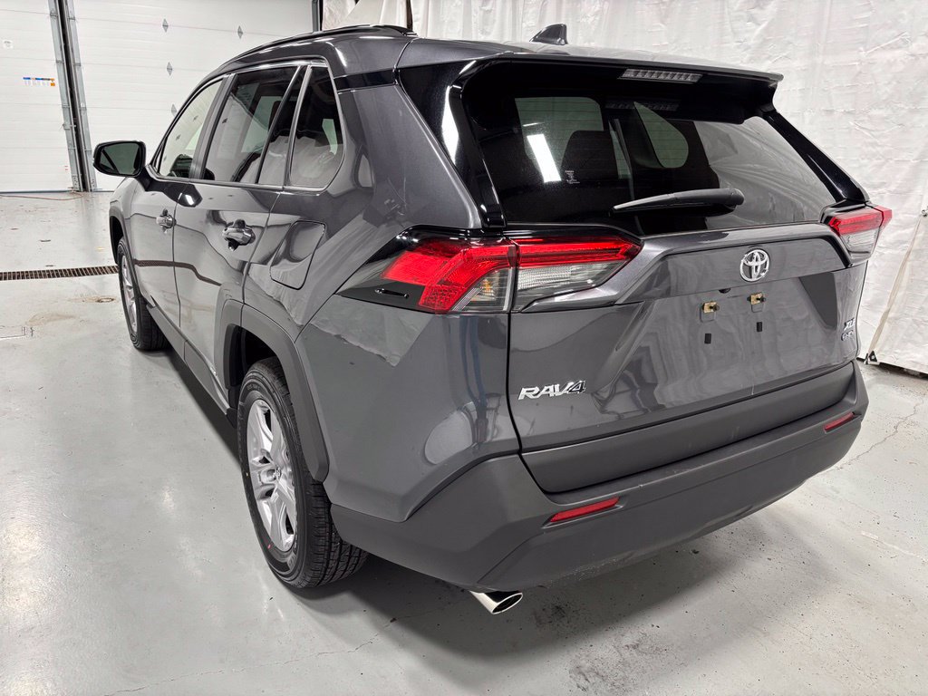 Used 2025 Toyota RAV4 XLE AWD/4WD image 5