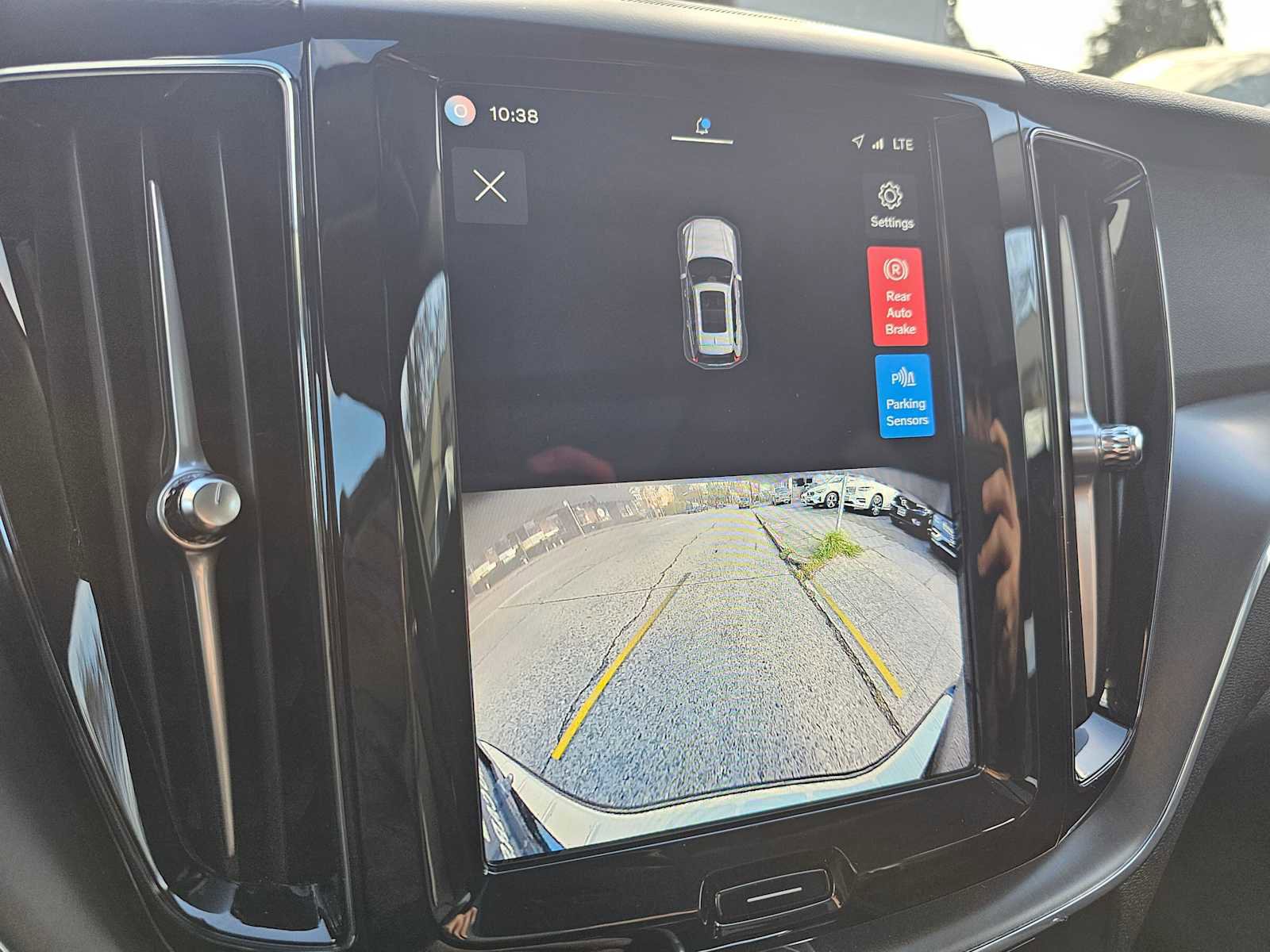 Used 2025 Volvo XC60 B5 Core w/ Protection Package Premier image 33