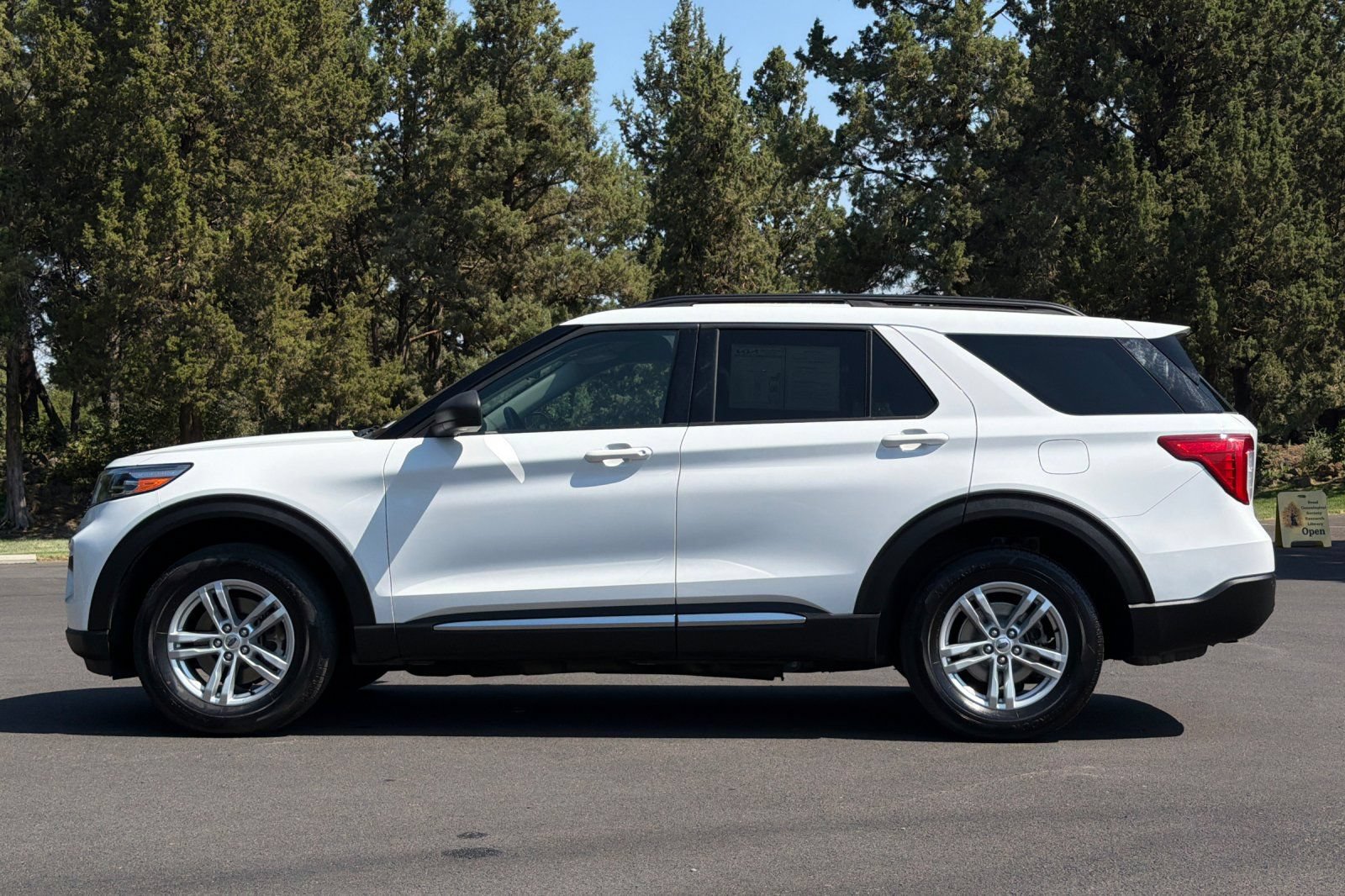 Used 2021 Ford Explorer XLT AWD/4WD image 7