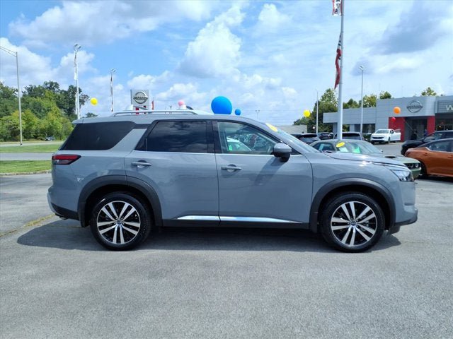 Certified 2025 Nissan Pathfinder Platinum w/ Cargo Package AWD/4WD image 16