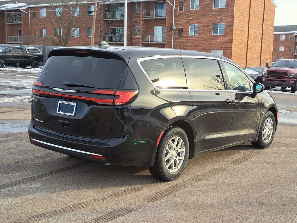 New 2026 Chrysler Pacifica Select FWD image 4