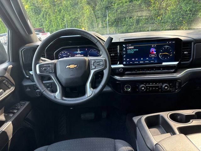 Used 2024 Chevrolet Silverado 1500 LT AWD/4WD image 23