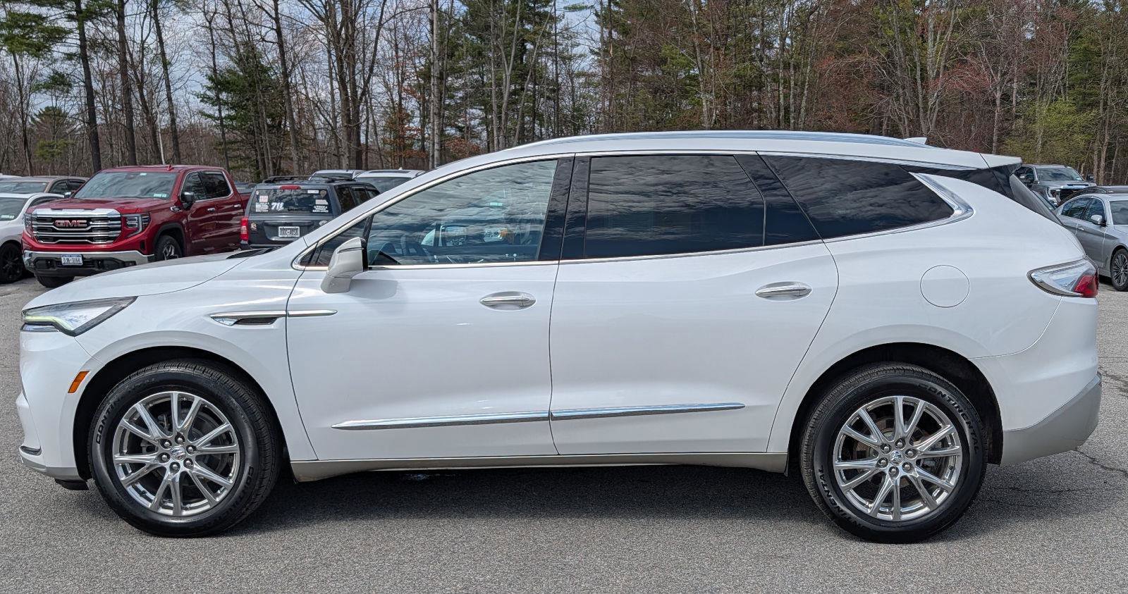 Used 2023 Buick Enclave Essence w/ Experience Buick Package image 8