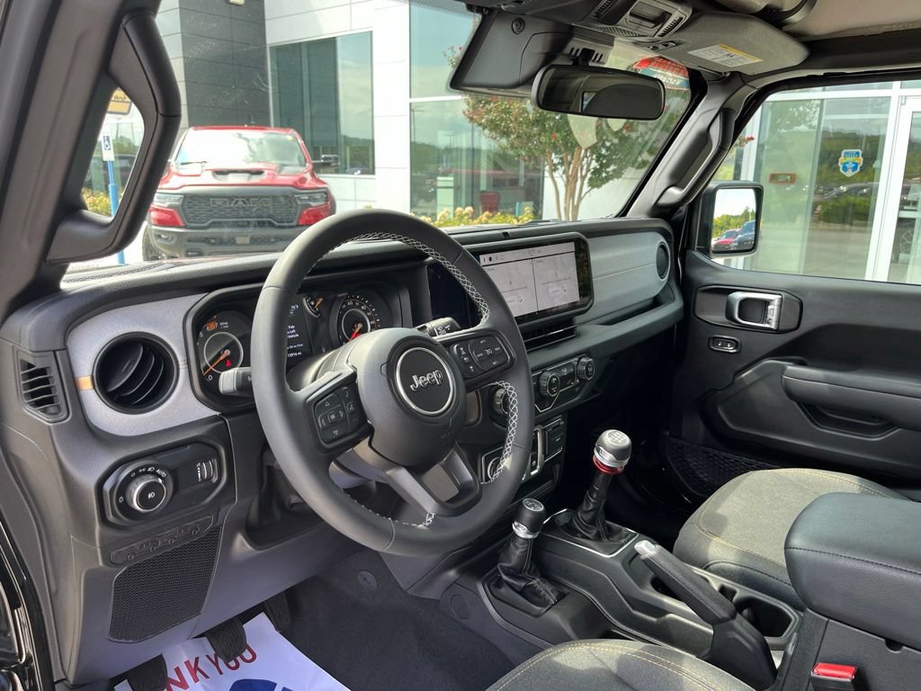Used 2025 Jeep Wrangler Sport AWD/4WD image 8