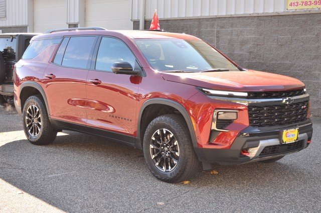 Used 2024 Chevrolet Traverse Z71 w/ Enhanced Driving Package image 2