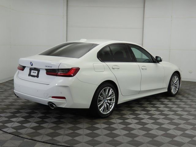 Used 2023 BMW 330i Sedan w/ Driving Assistance Package image 5