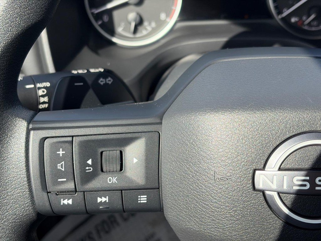 Used 2025 Nissan Rogue S FWD image 23