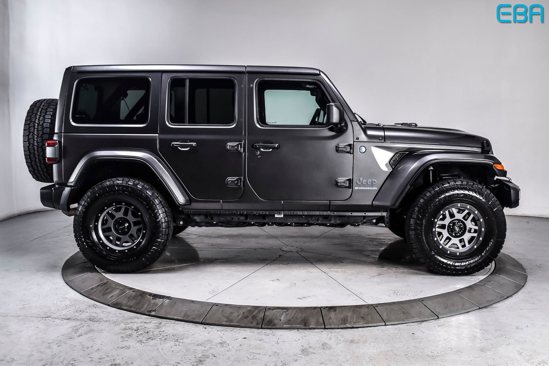 Used 2025 Jeep Wrangler Unlimited Sahara w/ Safety Group image 7