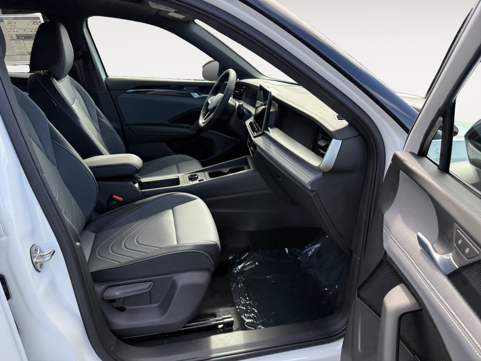 New 2026 Volkswagen Tiguan SE R-Line AWD/4WD image 19