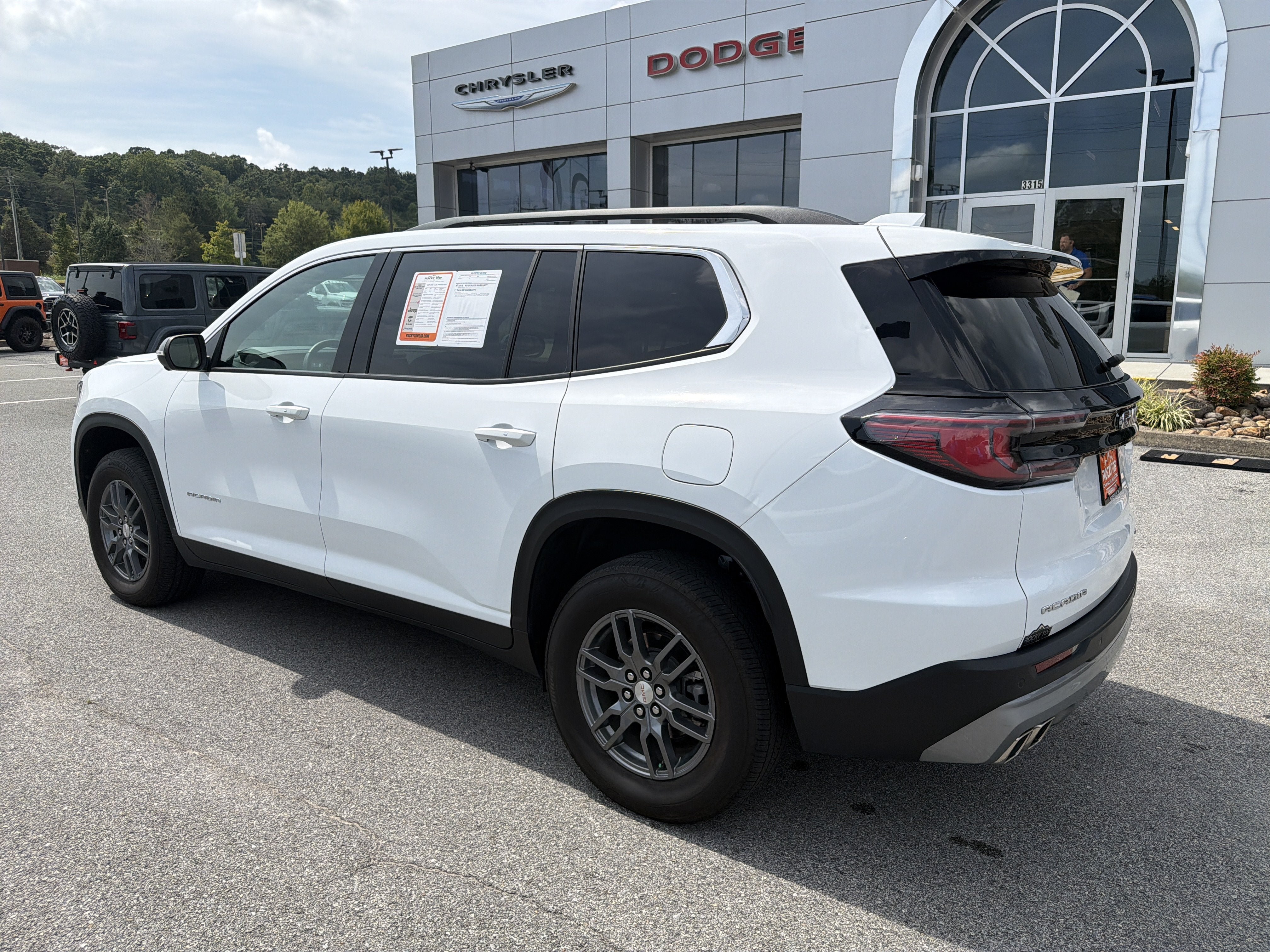 Used 2025 GMC Acadia Elevation FWD image 10