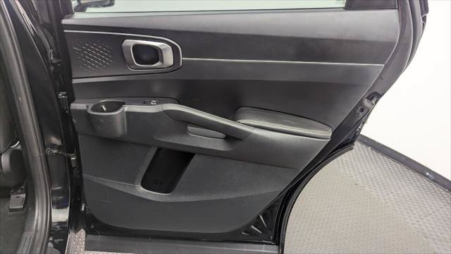 Used 2025 Kia Sorento LX FWD image 19