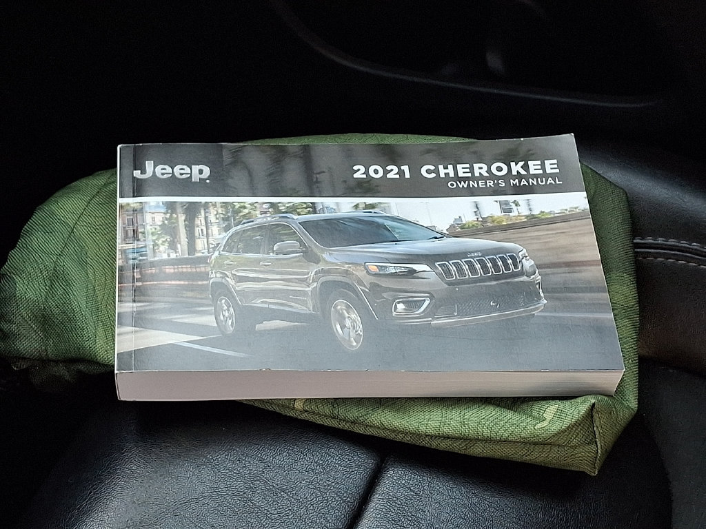 Used 2021 Jeep Cherokee Latitude Plus w/ Sun & Sound Group AWD/4WD image 26