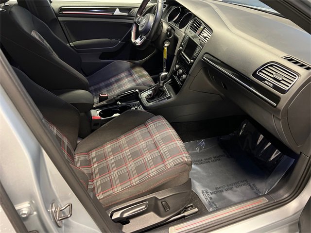 Used 2017 Volkswagen Golf S image 10