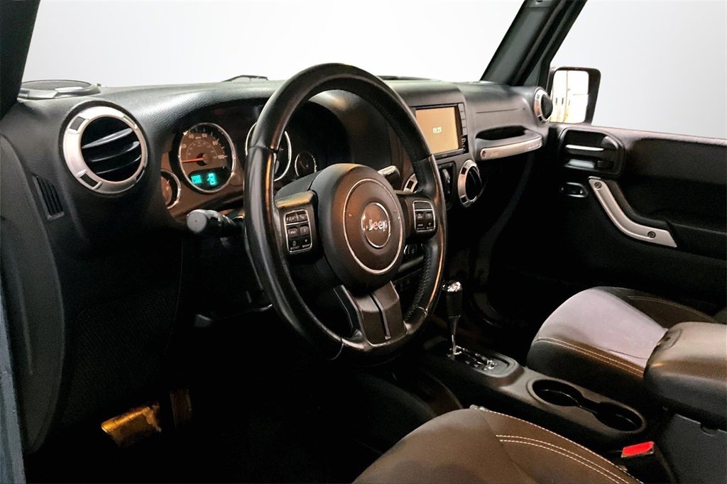 Used 2015 Jeep Wrangler Unlimited Sahara w/ Connectivity Group image 15